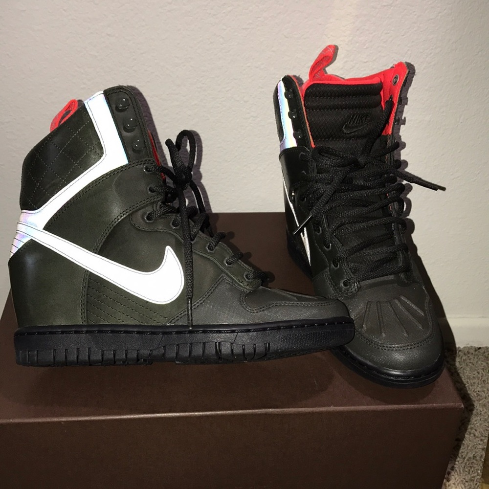 Wedged sneakers forest green Nikes